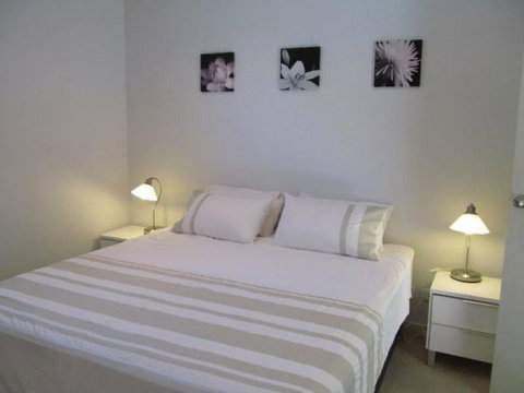 Studio One Accommodation - New Castle Holiday 1