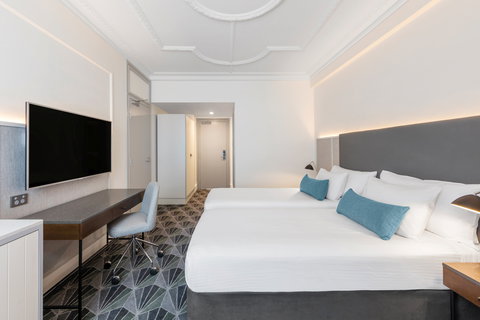 The Savoy On Little Collins Melbourne - New Castle Holiday 8