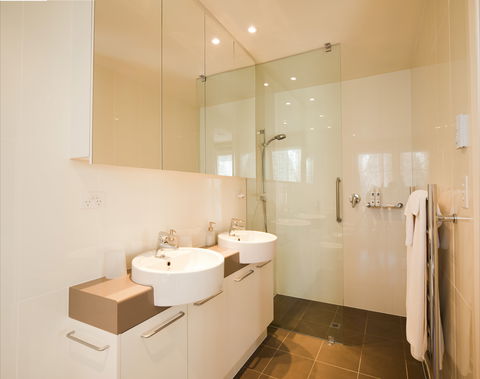 Thorn Park By The Vines - New Castle Holiday 6