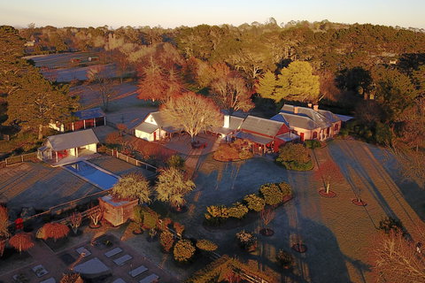 Vine Lodge Heritage Getaway - New Castle Holiday 0