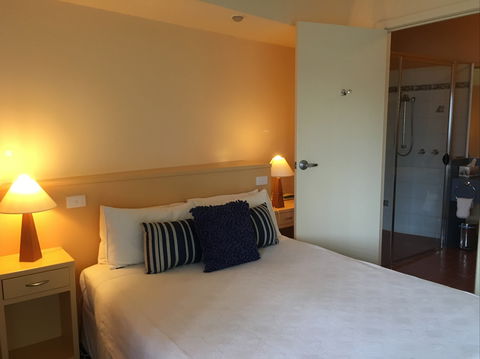 Waves Luxury Suites - New Castle Holiday 3