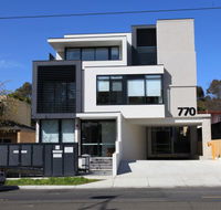 Whitehorse Apartments Hotel - New Castle Holiday