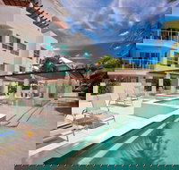 201 Lake Street - New Castle Holiday