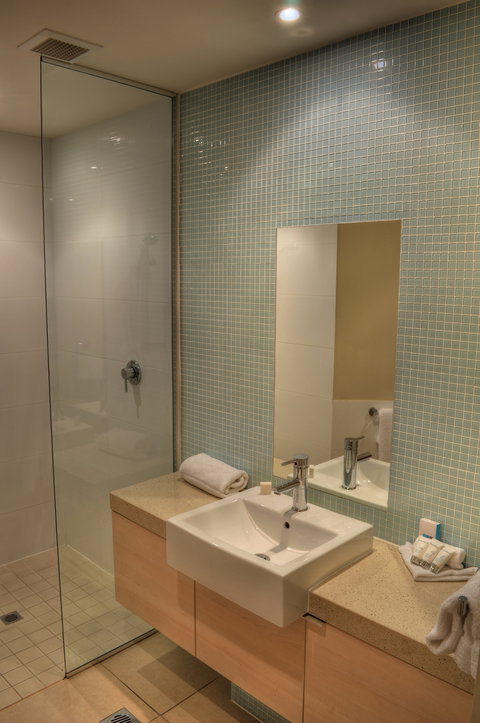 201 Lake Street - New Castle Holiday 4