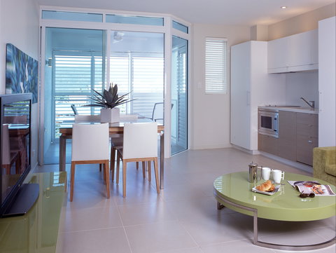 201 Lake Street - New Castle Holiday 5