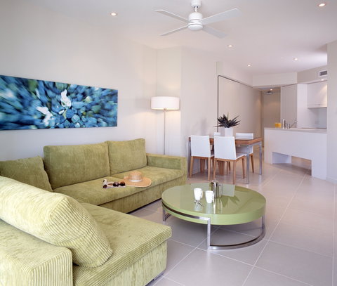 201 Lake Street - New Castle Holiday 7