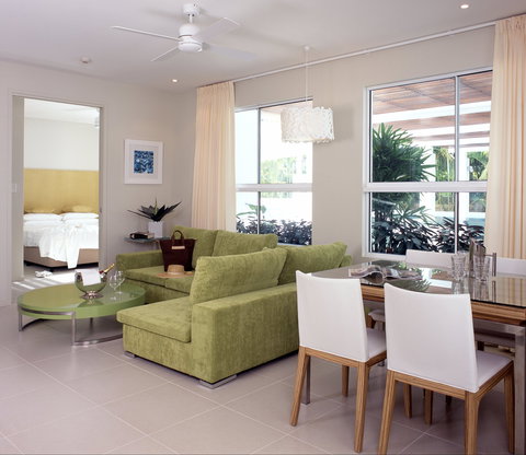 201 Lake Street - New Castle Holiday 8