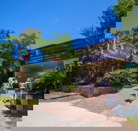 Airlie Beach YHA - New Castle Holiday