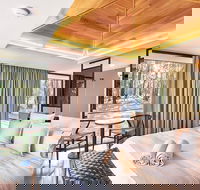 Amaroo Retreat and Spa - New Castle Holiday