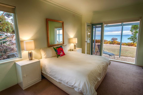 Antechamber Bay Retreats - New Castle Holiday 0