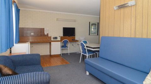 Balranald Sturt Motel - New Castle Holiday 1