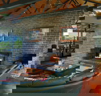 Banjos Bushland Retreat - New Castle Holiday