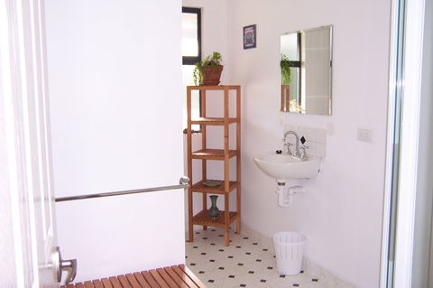 Blue House Bed And Breakfast - New Castle Holiday 7