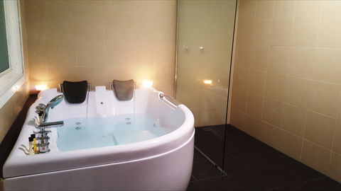 Cradle Alpine Retreat - New Castle Holiday 1