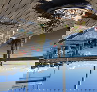 Doi's Ocean Front Apartment - New Castle Holiday