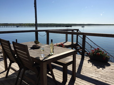 Doi's Ocean Front Apartment - New Castle Holiday 1