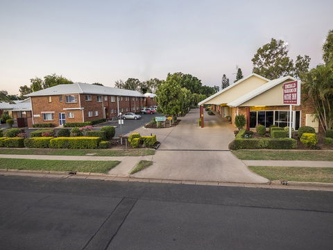 Emerald Maraboon Motor Inn - New Castle Holiday 1