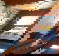 Frangi Breezes Bed and Breakfast - New Castle Holiday