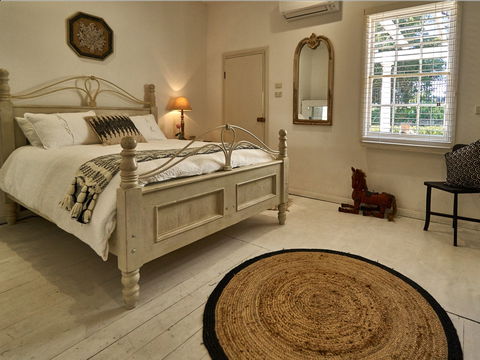 Glenellyn House - Servants Quarters - New Castle Holiday 4
