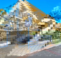 Golden Riviera Beach Resort - New Castle Holiday
