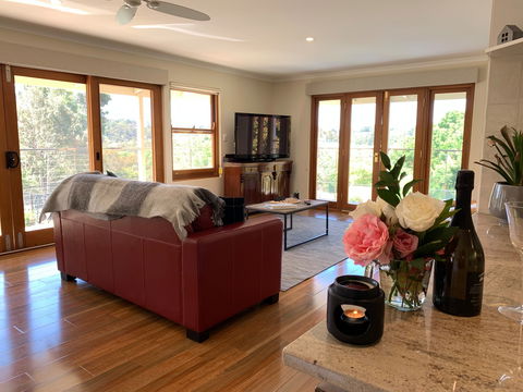 Hahndorf Luxury Lodge - New Castle Holiday 0