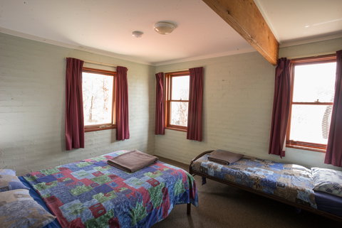Hawkesbury Heights YHA - New Castle Holiday 8
