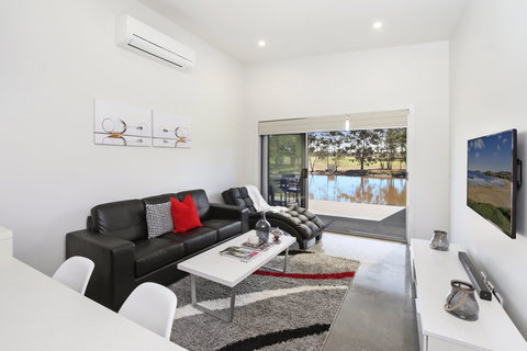 Ironbark Hill Villas - New Castle Holiday 2
