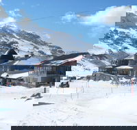 Kosciuszko Chalet Hotel - New Castle Holiday
