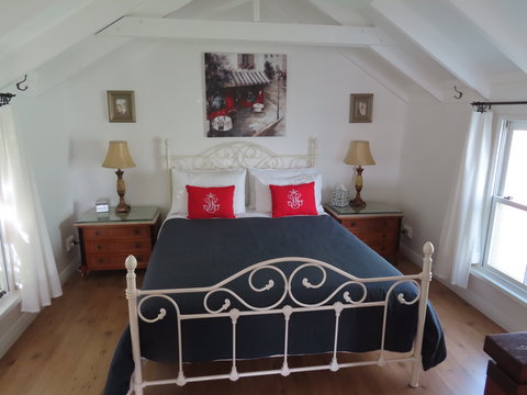 Maison De May Boutique Bed And Breakfast - New Castle Holiday 0