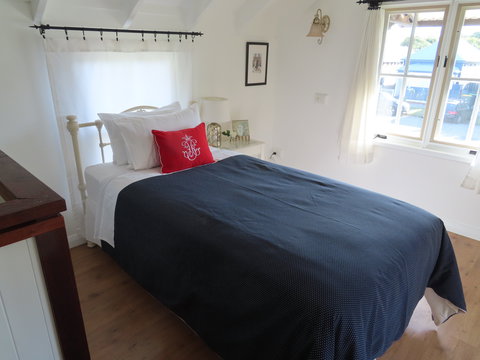 Maison De May Boutique Bed And Breakfast - New Castle Holiday 4