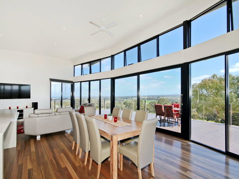 McLaren Eye - New Castle Holiday 0