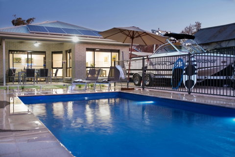Renmark River Villas - New Castle Holiday 1