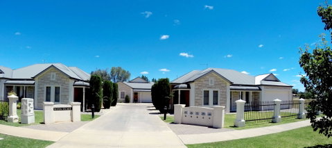 Shamore Apartments - Eleventh Street Mildura - New Castle Holiday 0