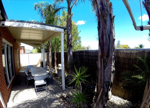 Shamore Apartments - Eleventh Street Mildura - New Castle Holiday 1