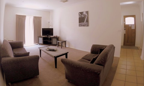 Shamore Apartments - Eleventh Street Mildura - New Castle Holiday 2