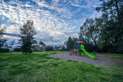 Shamore Apartments - Eleventh Street Mildura - New Castle Holiday 4
