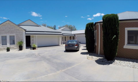 Shamore Apartments - Eleventh Street Mildura - New Castle Holiday 6