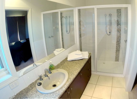 Shamore Apartments - Eleventh Street Mildura - New Castle Holiday 7