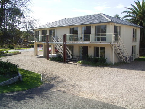 Southern Comfort Holiday Units - New Castle Holiday 0