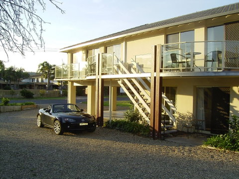 Southern Comfort Holiday Units - New Castle Holiday 1