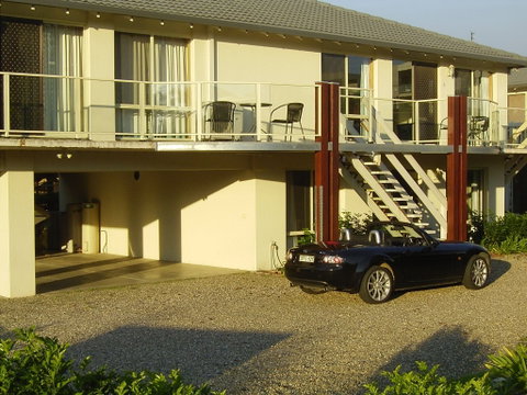 Southern Comfort Holiday Units - New Castle Holiday 2