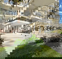 St George's Defence Holiday Suites incorporating The Garland Luxury Apartments - New Castle Holiday