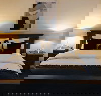 Tomfoolery Winemaker's Cottage - New Castle Holiday