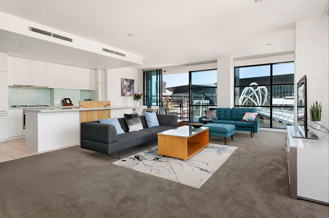 Waterfront Melbourne Apartments - New Castle Holiday 2