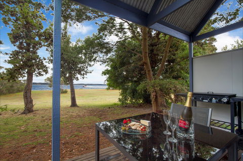 Waterfront Retreat At Wattle Point - New Castle Holiday 4