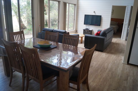 Waterfront Retreat At Wattle Point - New Castle Holiday 7