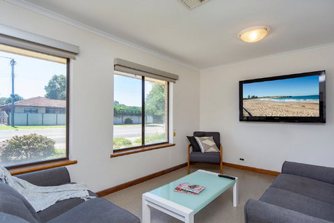 30 Strangways - New Castle Holiday 2