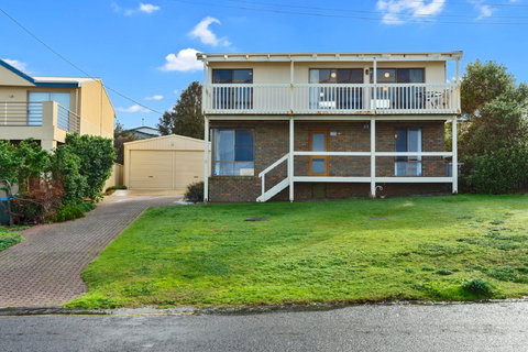 Absolute Boomer - New Castle Holiday 2