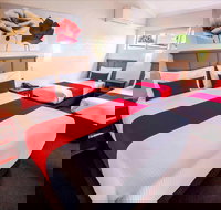 Apple and Grape Motel - New Castle Holiday