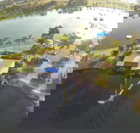 Cables Lodge Accommodation - New Castle Holiday